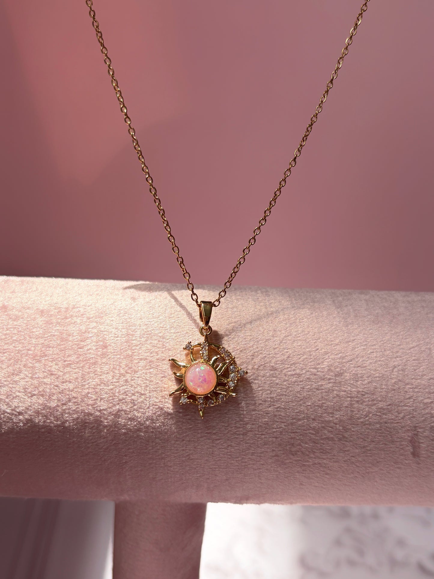 Cadena bonita eclipse, luna y sol