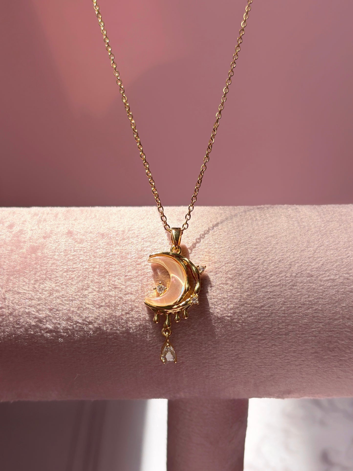 Cadena bonita de luna rosa