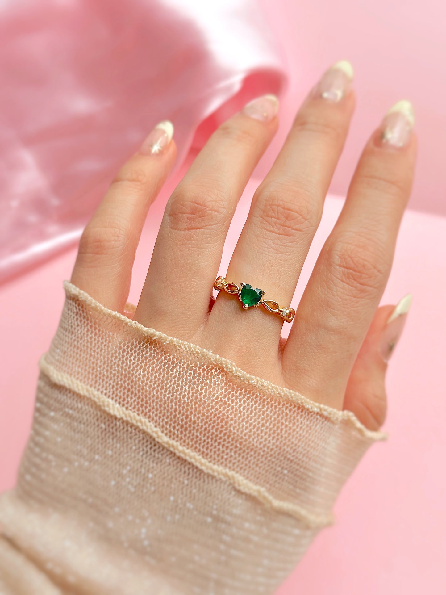 Anillo de promesa esmeralda