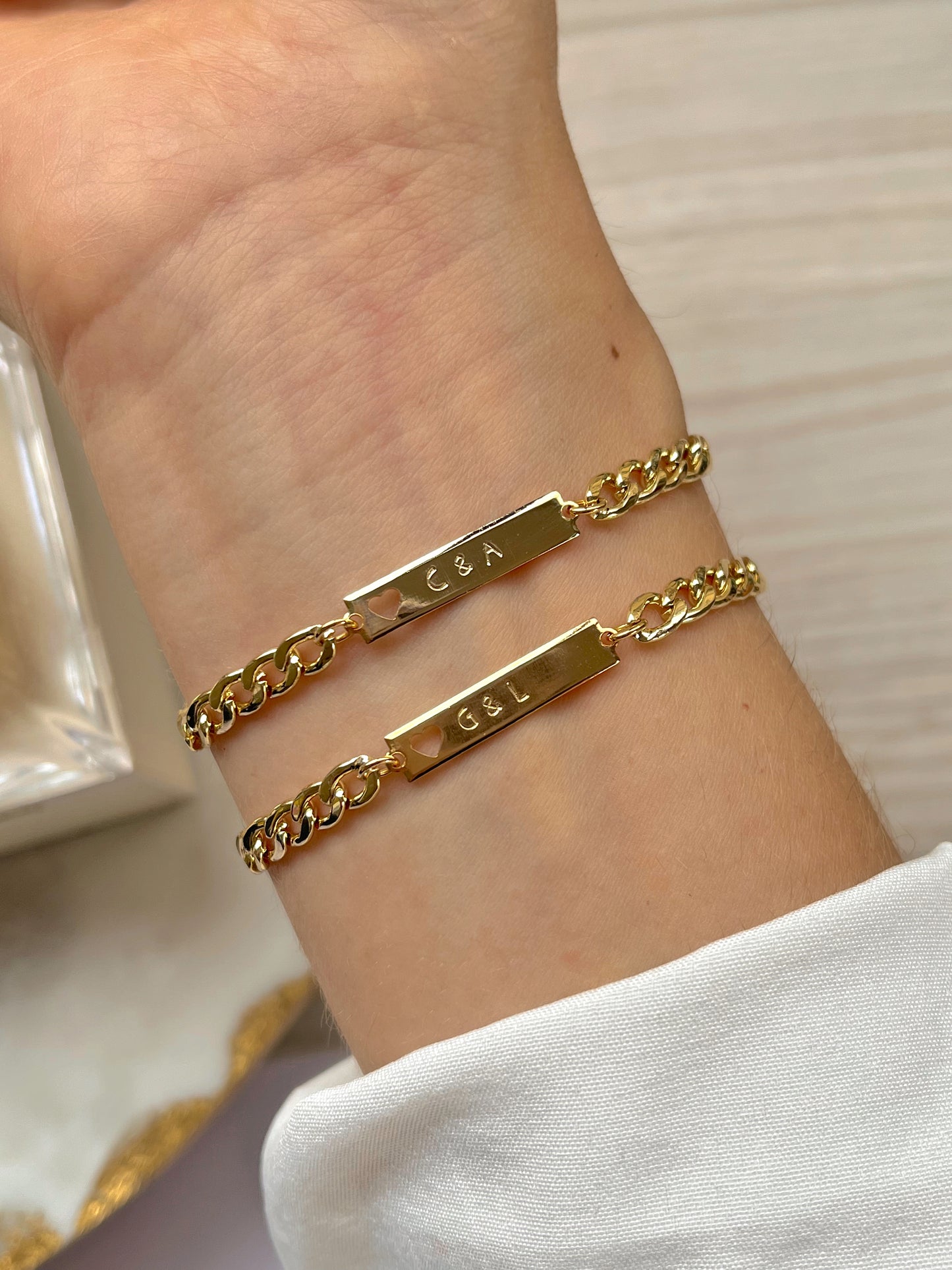 Brazalete heart grabados