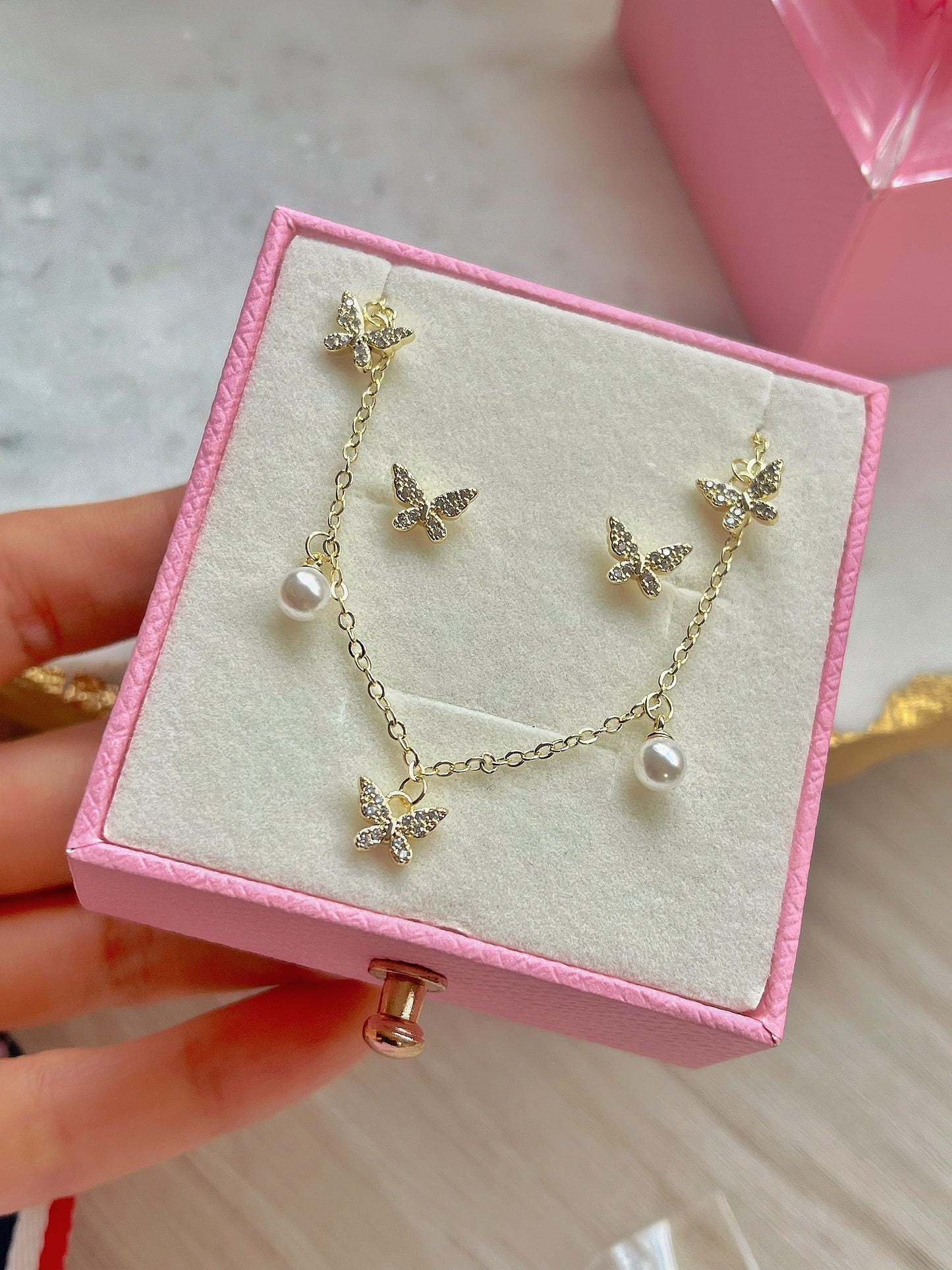 Set Cadena y aretes mariposa