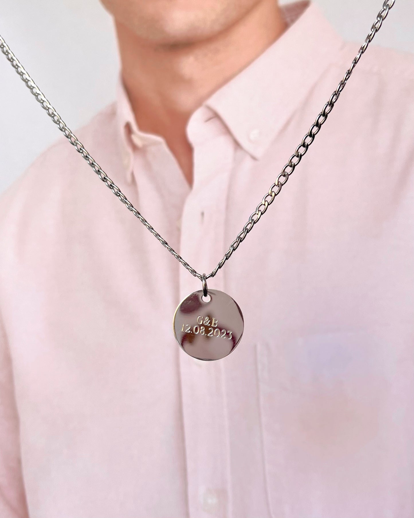 Cadena plateada con medalla 12mm grabada para hombre