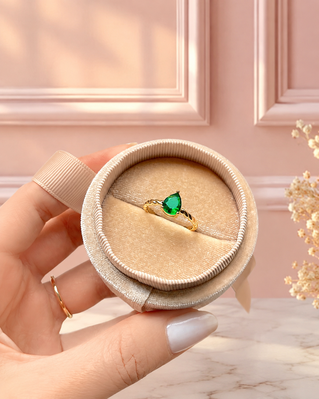 Anillo de promesa esmeralda bonita✨
