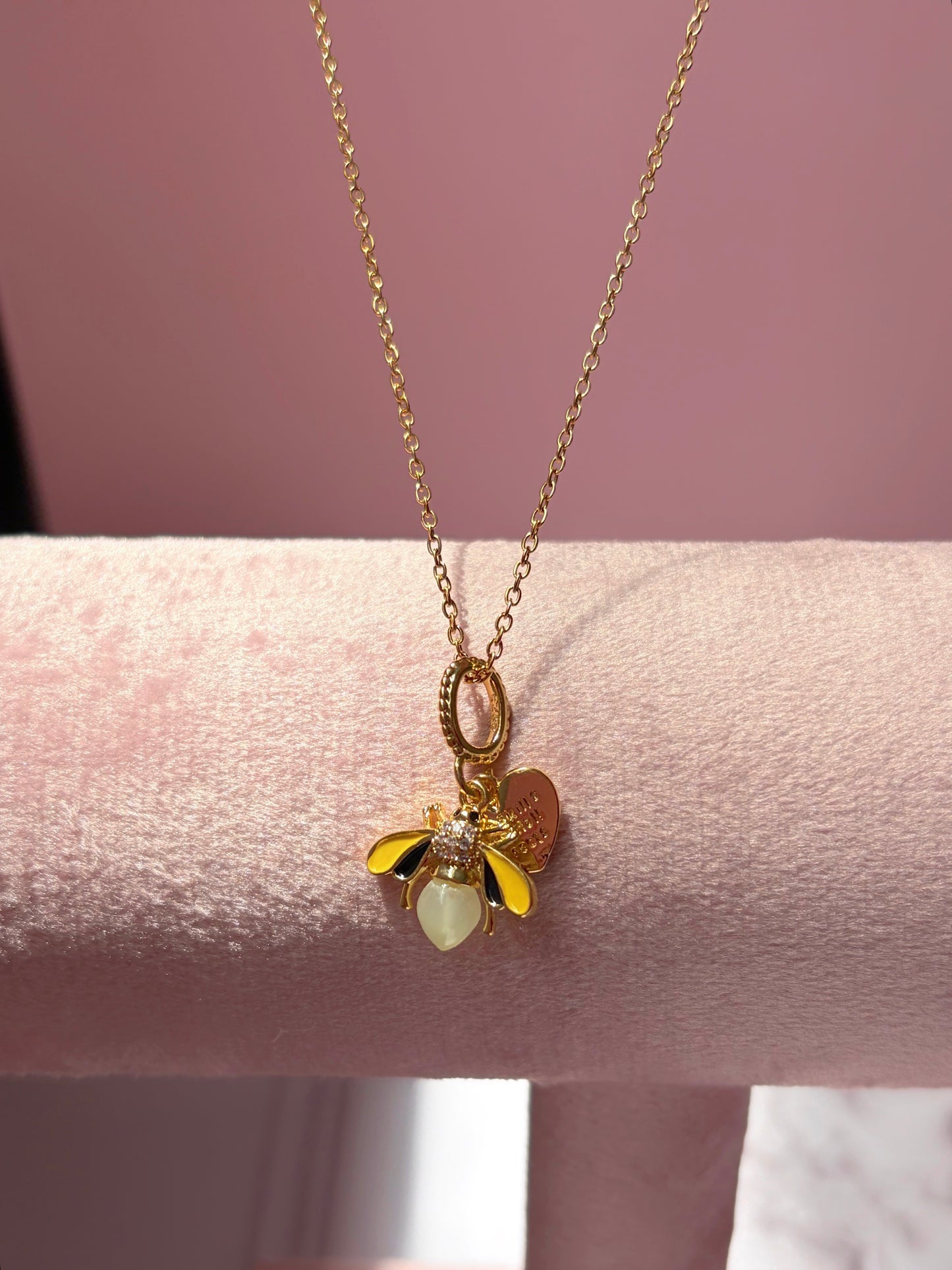 Cadena bonita abeja evangeline