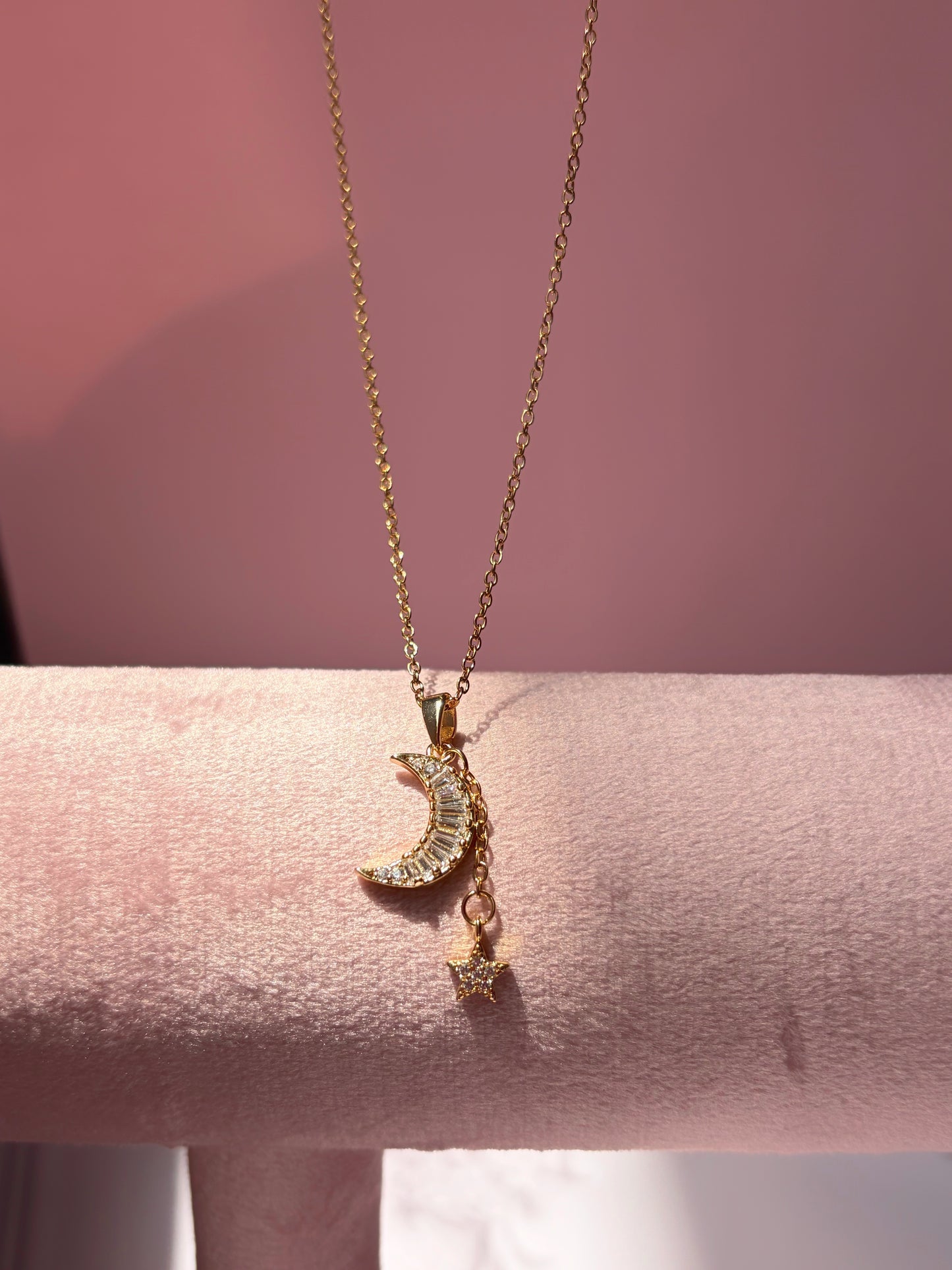 Cadena bonita de luna y estrella