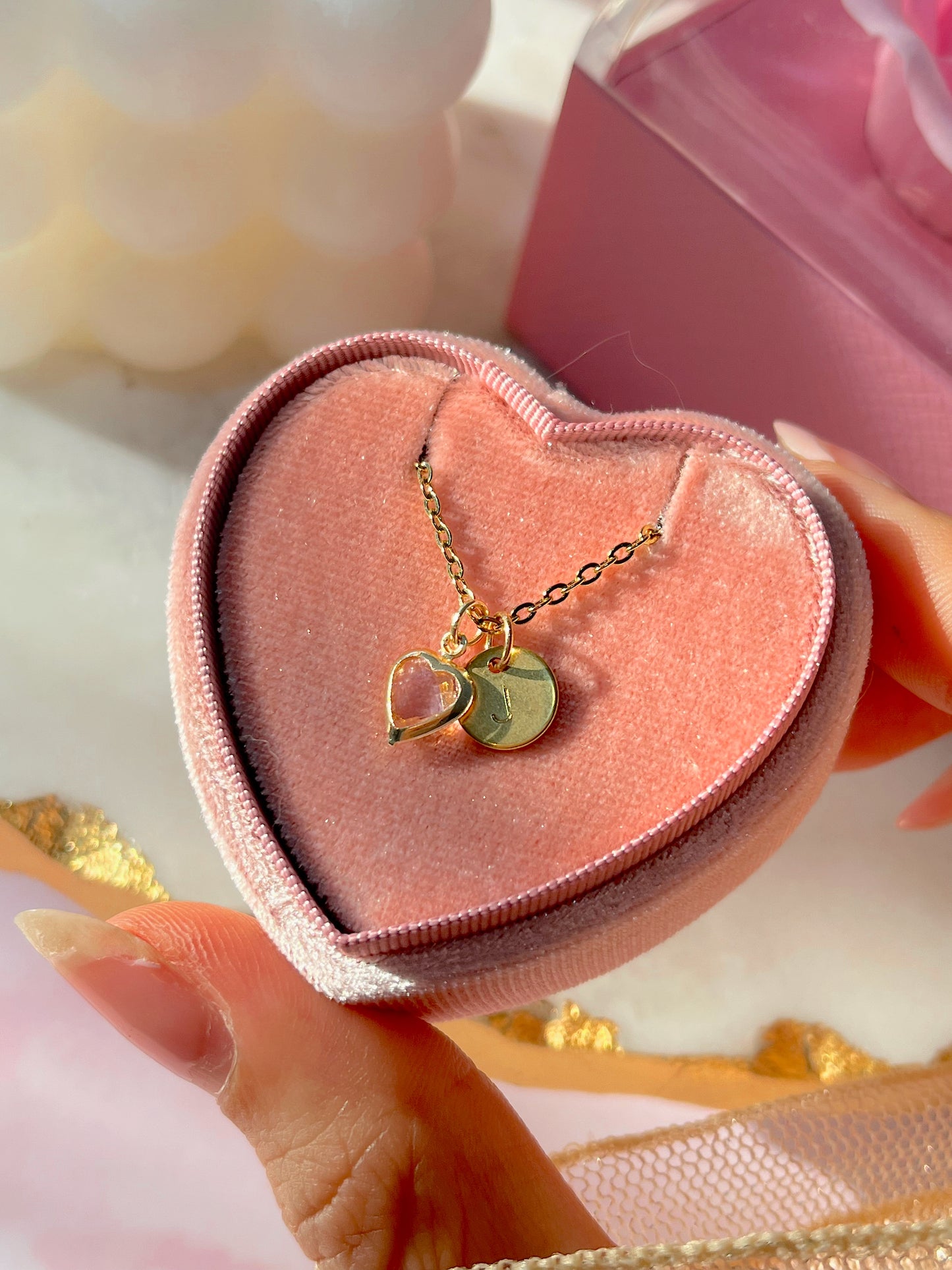 Cadena grabada de inicial y corazón 💓