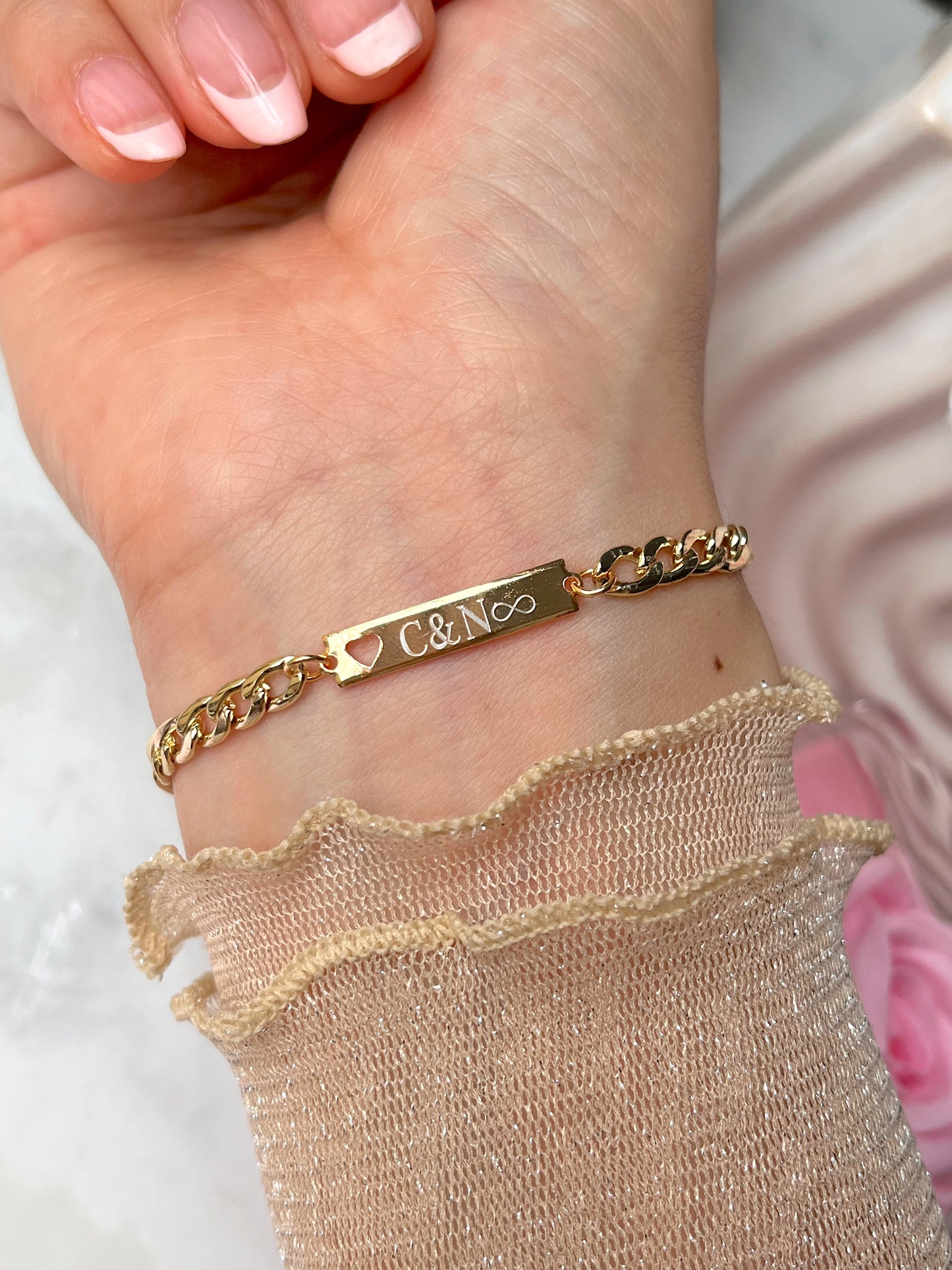 Brazalete heart grabados