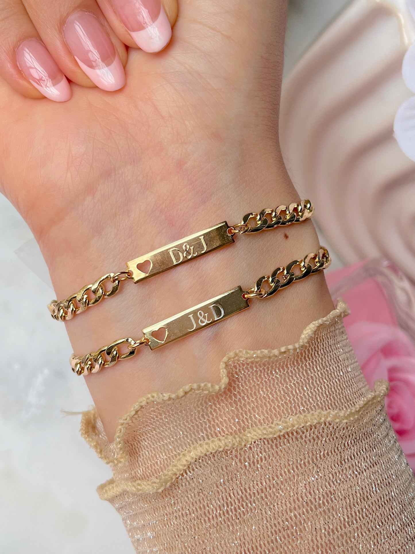 Brazalete heart grabados