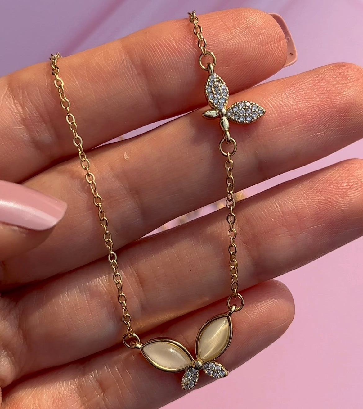 Cadenas de mariposa bonita