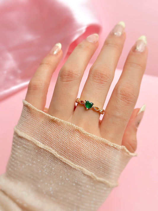 Anillo de promesa esmeralda
