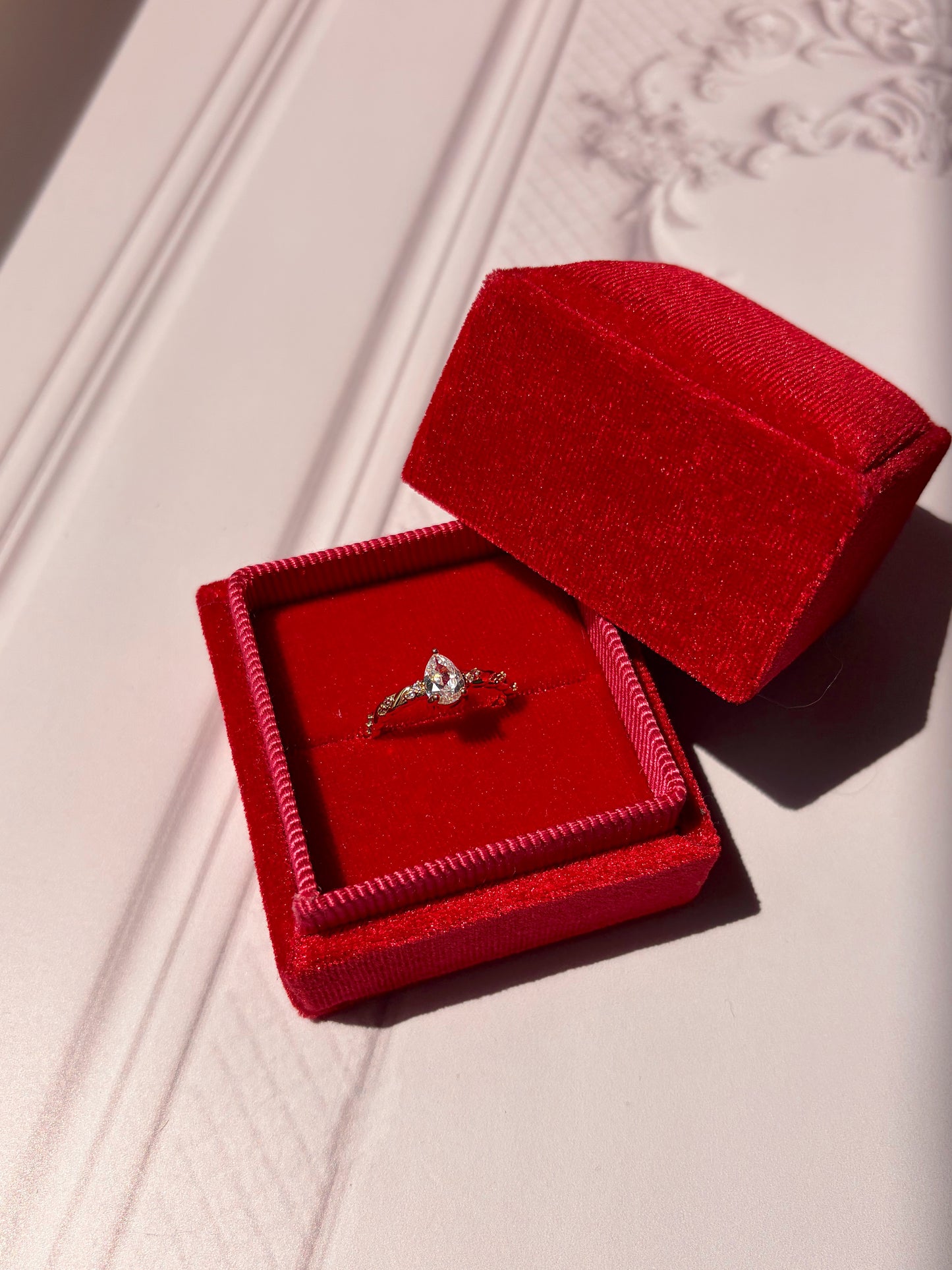 Cofre para anillo rojo