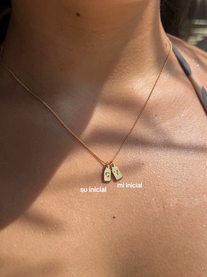 Cadenas de medalla iniciales rectangular doble grabada unisex