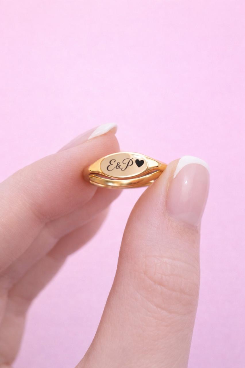 Anillo grabado láser unisex dorado redondo de acero