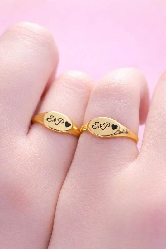 Anillo grabado láser unisex dorado redondo de acero