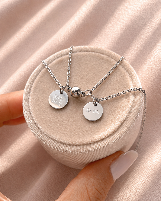 Cadena grabadas unisex con iman plateadas